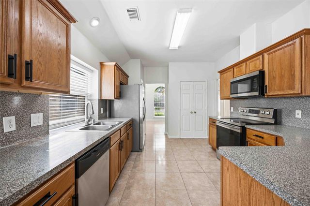 7606 Brighton Knolls Lane, Richmond, TX 77407