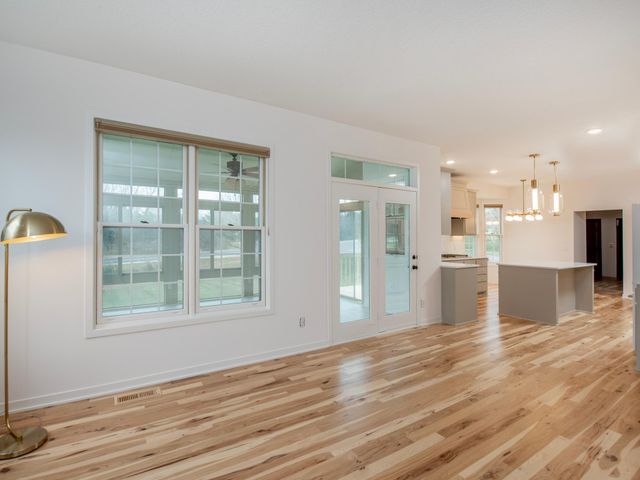 2498 Pond Circle E, Mendota Heights, MN 55120