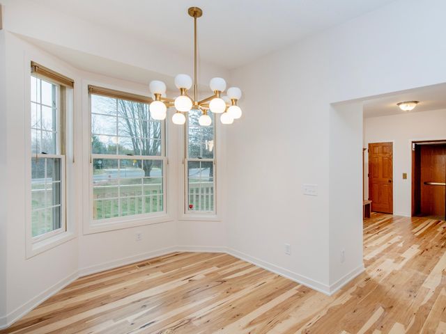 2498 Pond Circle E, Mendota Heights, MN 55120