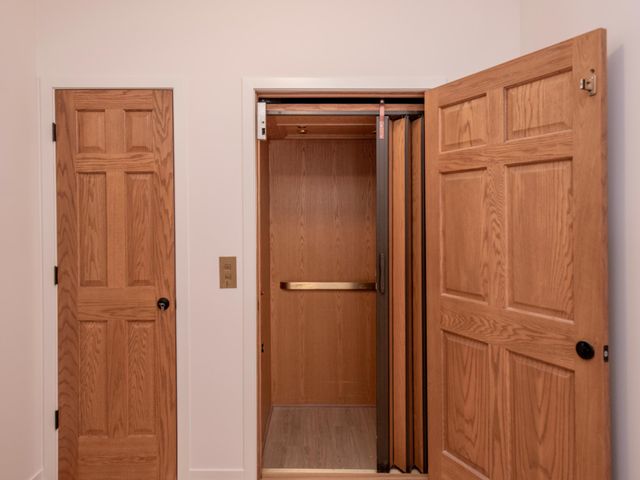 2498 Pond Circle E, Mendota Heights, MN 55120