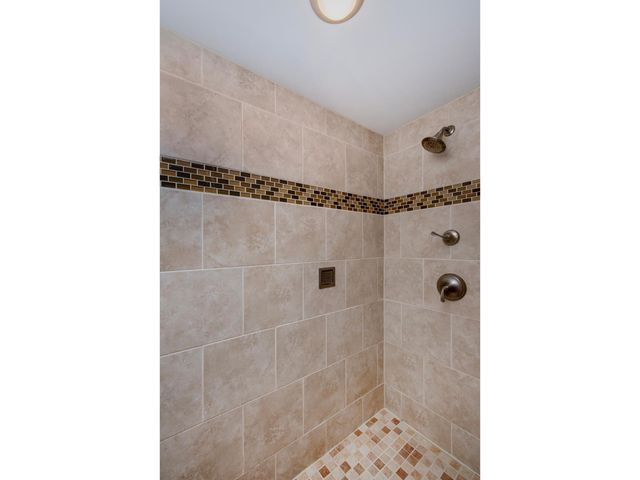 2498 Pond Circle E, Mendota Heights, MN 55120