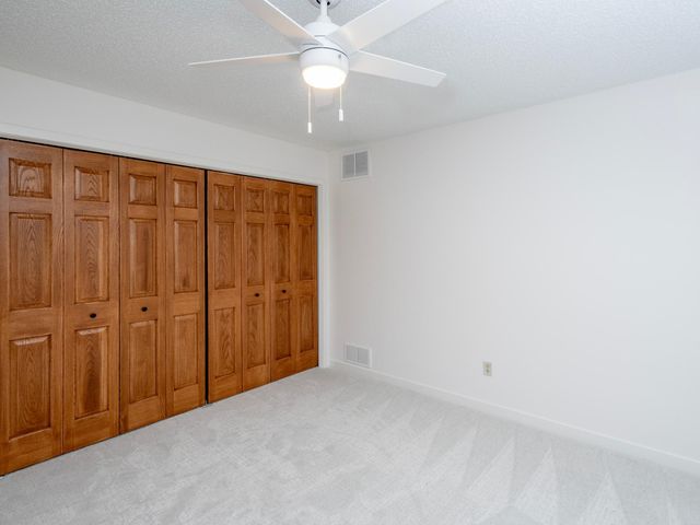 2498 Pond Circle E, Mendota Heights, MN 55120