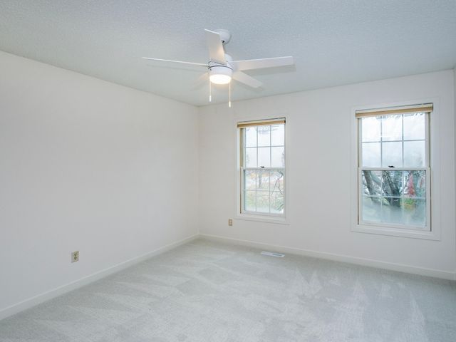 2498 Pond Circle E, Mendota Heights, MN 55120