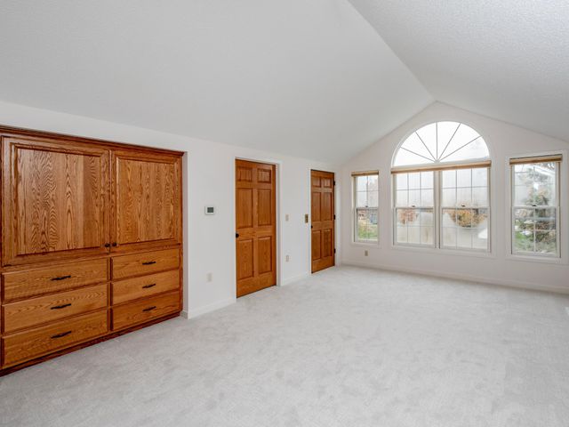 2498 Pond Circle E, Mendota Heights, MN 55120