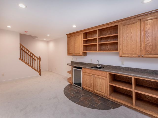 2498 Pond Circle E, Mendota Heights, MN 55120