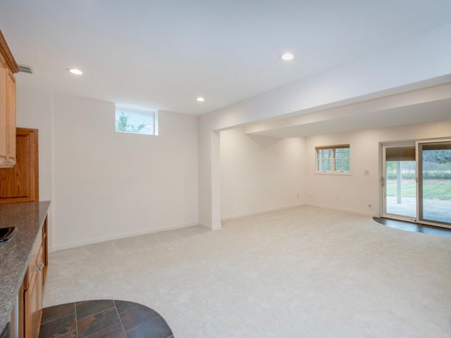 2498 Pond Circle E, Mendota Heights, MN 55120