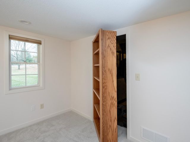 2498 Pond Circle E, Mendota Heights, MN 55120