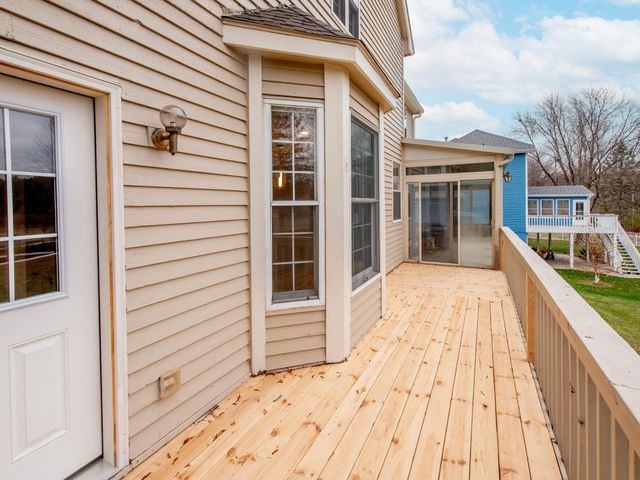 2498 Pond Circle E, Mendota Heights, MN 55120