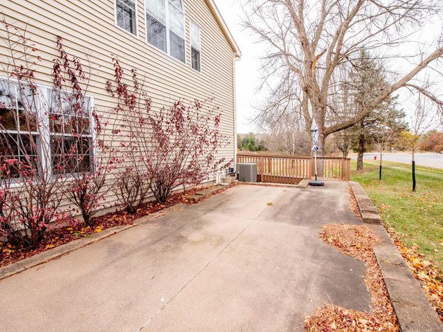 2498 Pond Circle E, Mendota Heights, MN 55120
