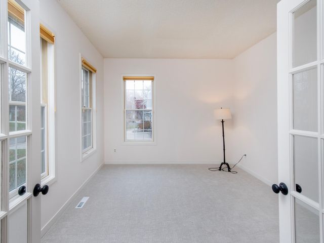 2498 Pond Circle E, Mendota Heights, MN 55120