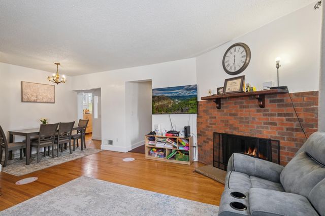 2211 10th Avenue S, Minneapolis, MN 55404