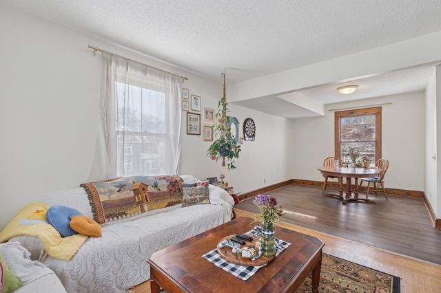 2211 10th Avenue S, Minneapolis, MN 55404