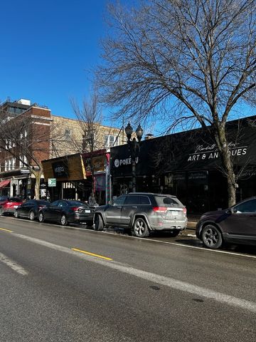 2923 N Broadway Avenue, Chicago, IL 60657