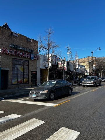 2923 N Broadway Avenue, Chicago, IL 60657