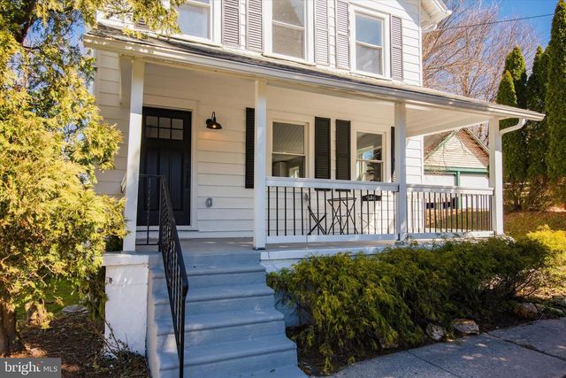 933 HENRY AVE, Wayne, PA 19087