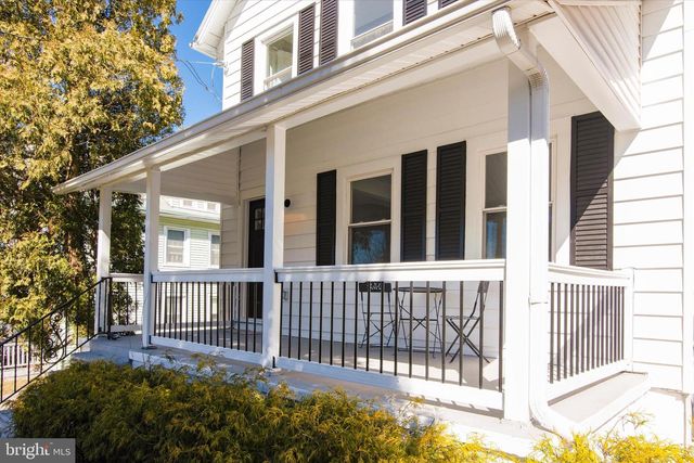 933 HENRY AVE, Wayne, PA 19087