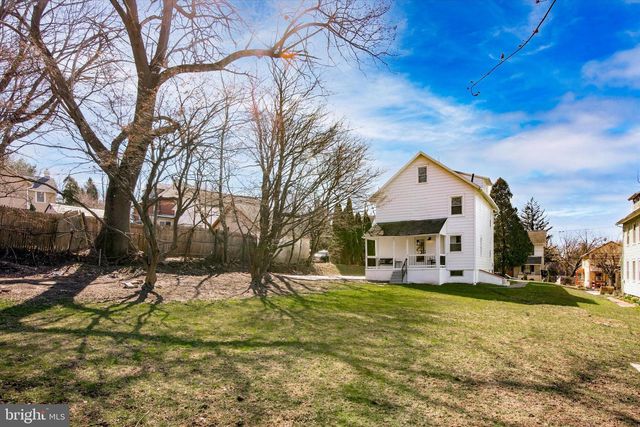 933 HENRY AVE, Wayne, PA 19087