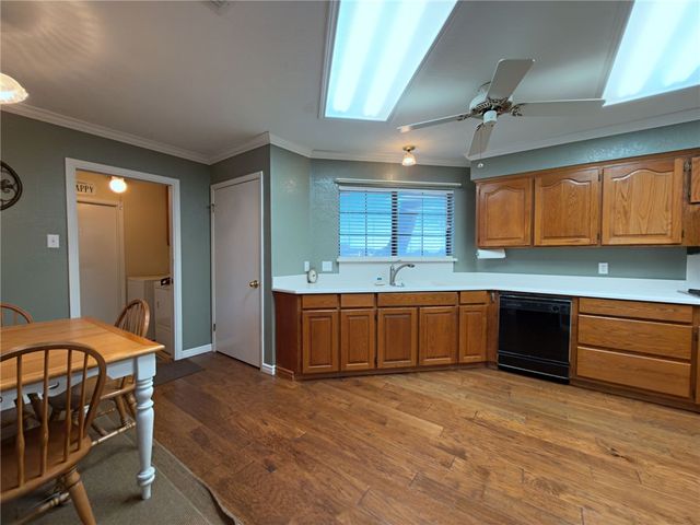 2300 Memorial Pkwy, Portland, TX 78374