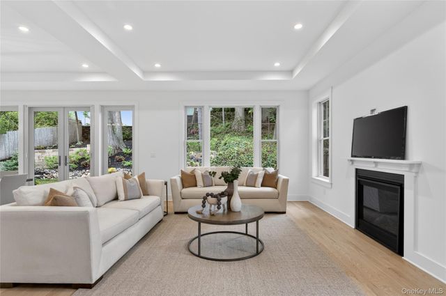 5 Pepperday Avenue, Port Washington, NY 11050