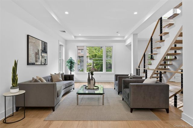 5 Pepperday Avenue, Port Washington, NY 11050