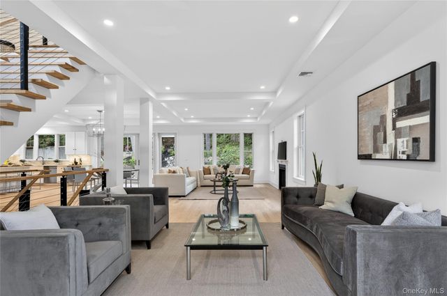 5 Pepperday Avenue, Port Washington, NY 11050