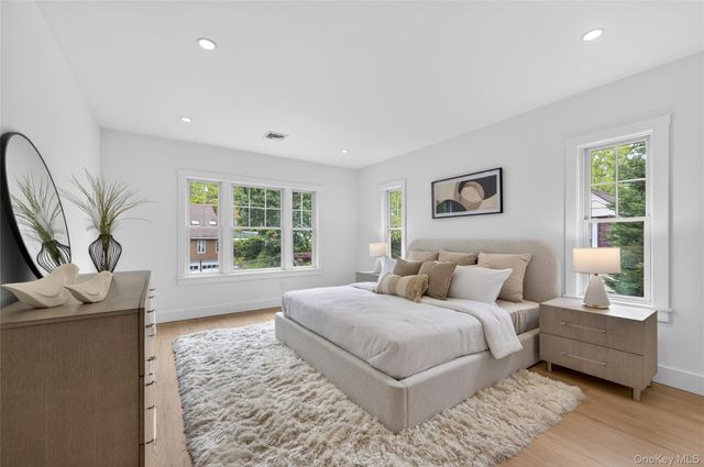5 Pepperday Avenue, Port Washington, NY 11050