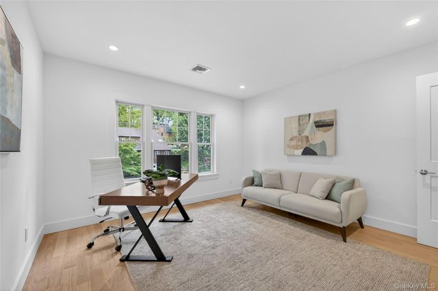 5 Pepperday Avenue, Port Washington, NY 11050