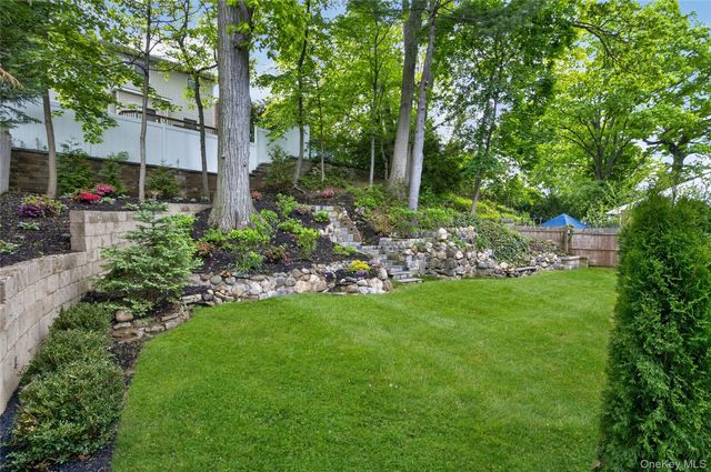 5 Pepperday Avenue, Port Washington, NY 11050