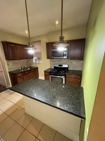 6835 S Calumet Avenue, Chicago, IL 60637