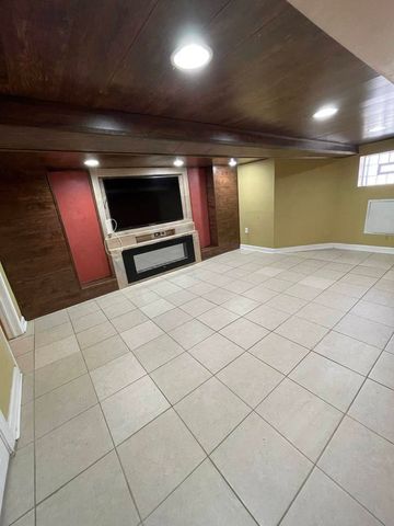 6835 S Calumet Avenue, Chicago, IL 60637