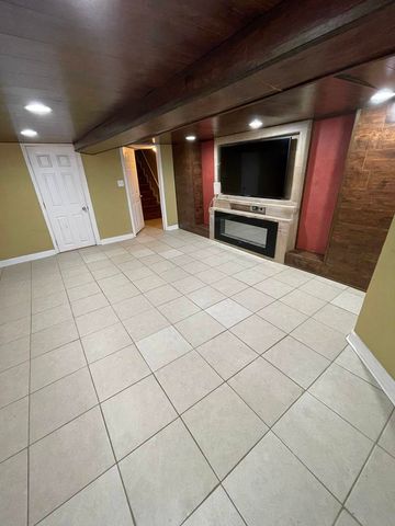 6835 S Calumet Avenue, Chicago, IL 60637