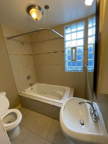 6835 S Calumet Avenue, Chicago, IL 60637