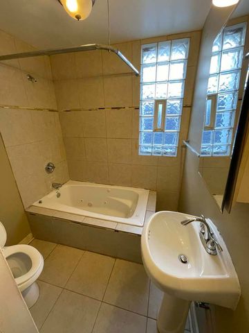 6835 S Calumet Avenue, Chicago, IL 60637