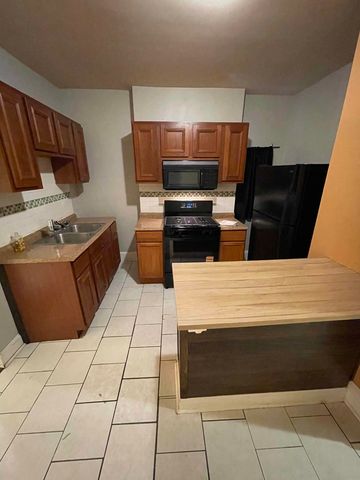 6835 S Calumet Avenue, Chicago, IL 60637