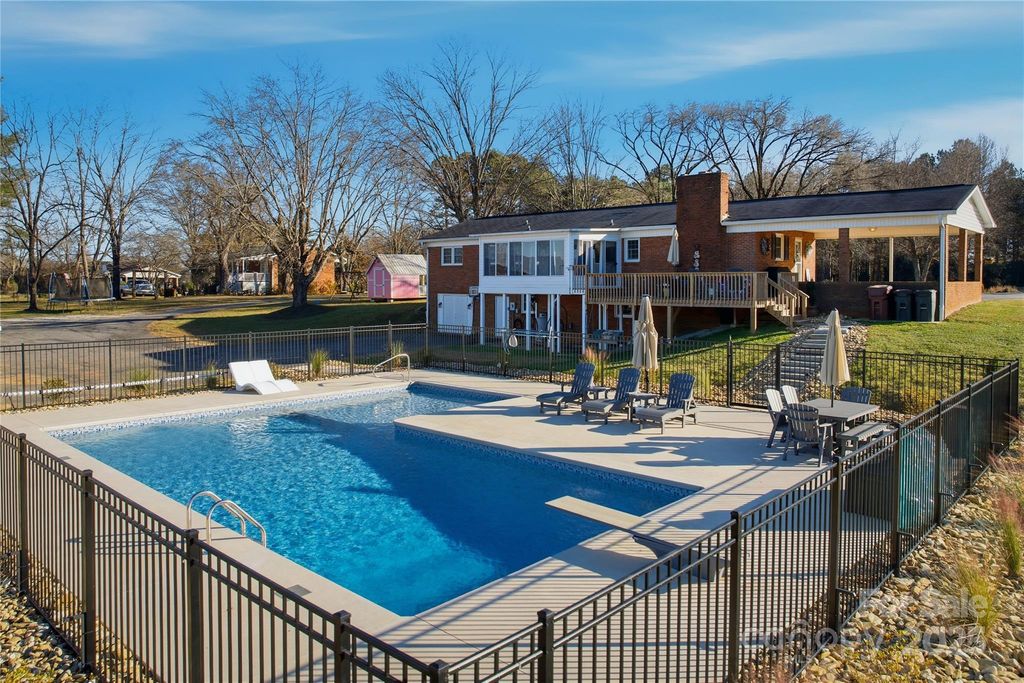 1400 Dry Ponds Road, Granite Falls, NC 28630