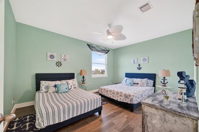 1300 Menard Avenue, Seabrook, TX 77586