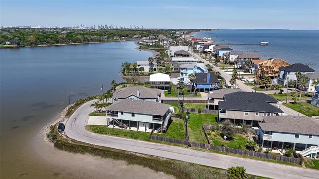 1300 Menard Avenue, Seabrook, TX 77586