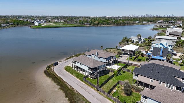 1300 Menard Avenue, Seabrook, TX 77586