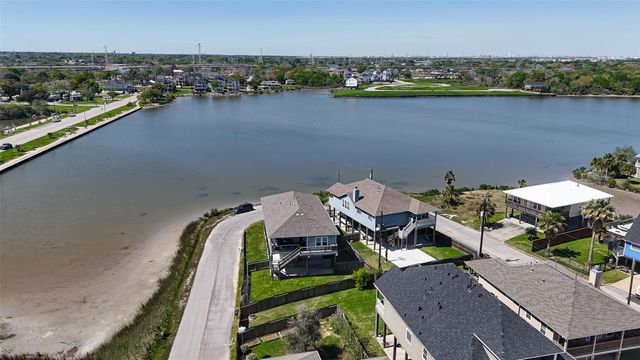 1300 Menard Avenue, Seabrook, TX 77586
