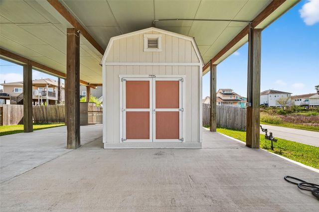 1300 Menard Avenue, Seabrook, TX 77586