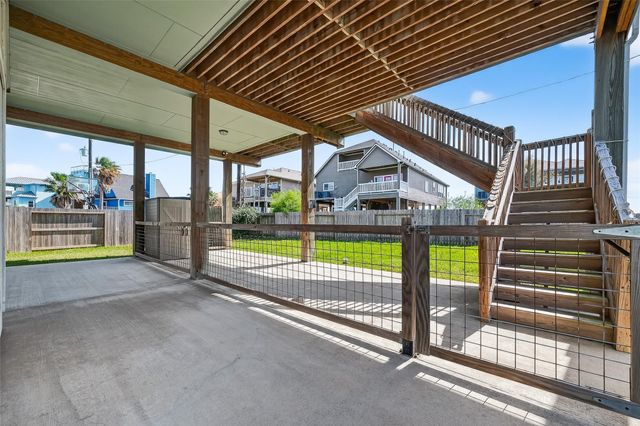 1300 Menard Avenue, Seabrook, TX 77586