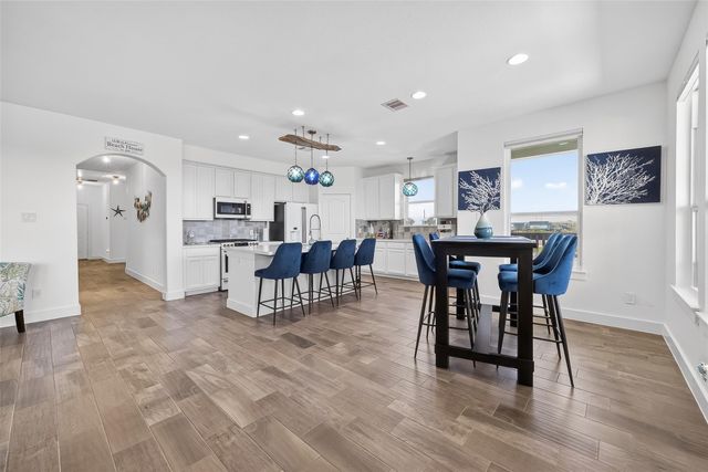 1300 Menard Avenue, Seabrook, TX 77586