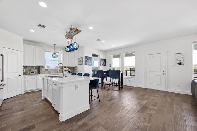 1300 Menard Avenue, Seabrook, TX 77586