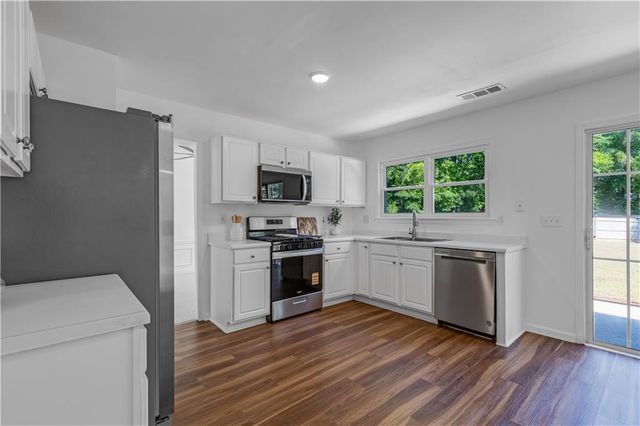 375 Darter Pointe NW, Kennesaw, GA 30144