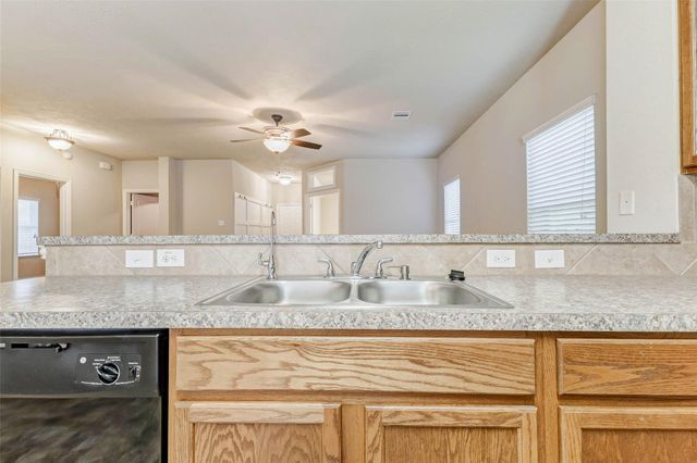 814 Mills Creek Lane, La Marque, TX 77568