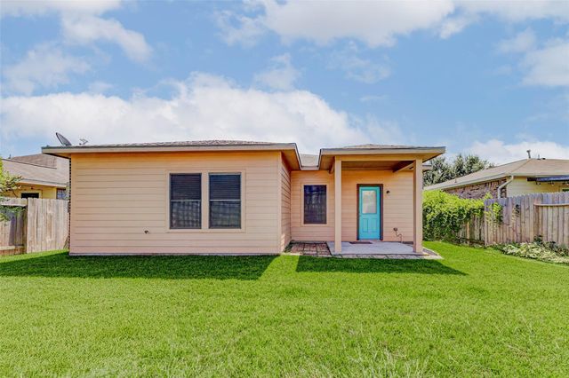 814 Mills Creek Lane, La Marque, TX 77568