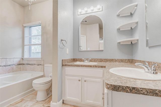 814 Mills Creek Lane, La Marque, TX 77568