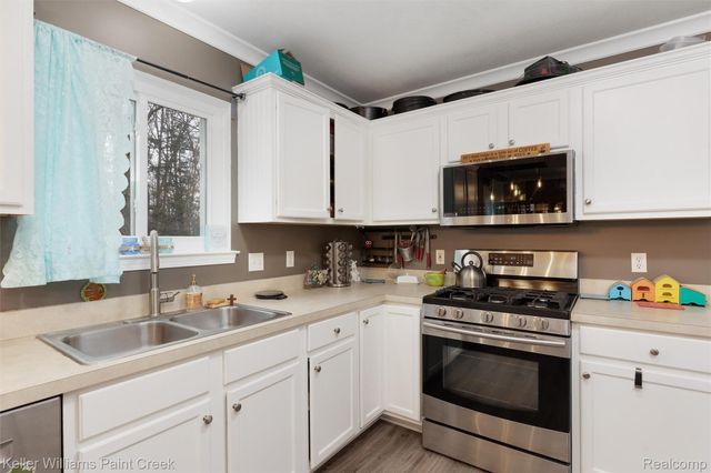 2456 Spartans Trail, Hamburg Township, MI 48169