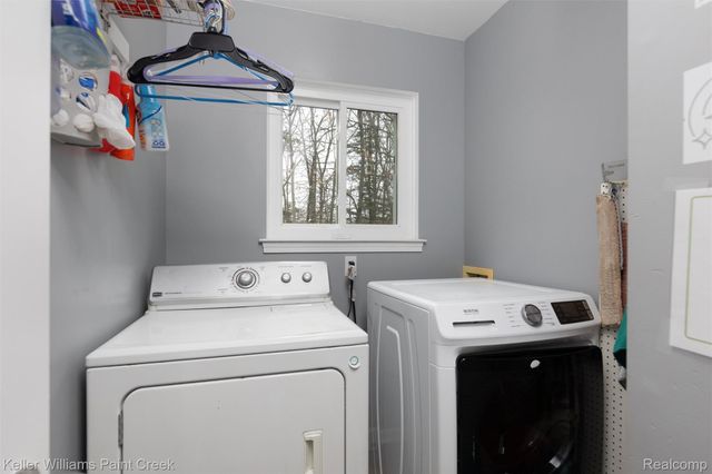 2456 Spartans Trail, Hamburg Township, MI 48169