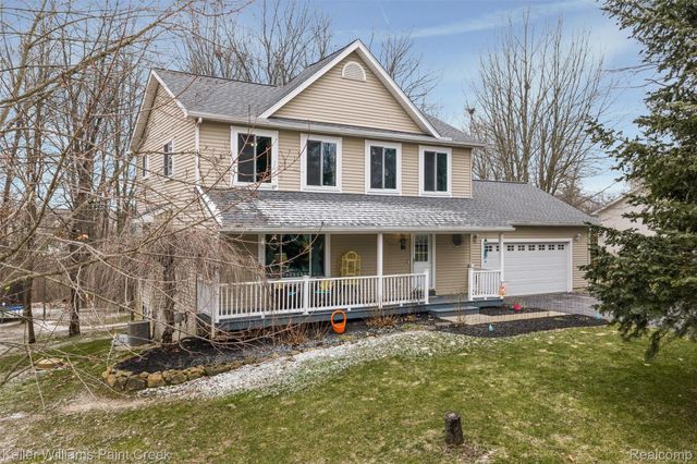 2456 Spartans Trail, Hamburg Township, MI 48169
